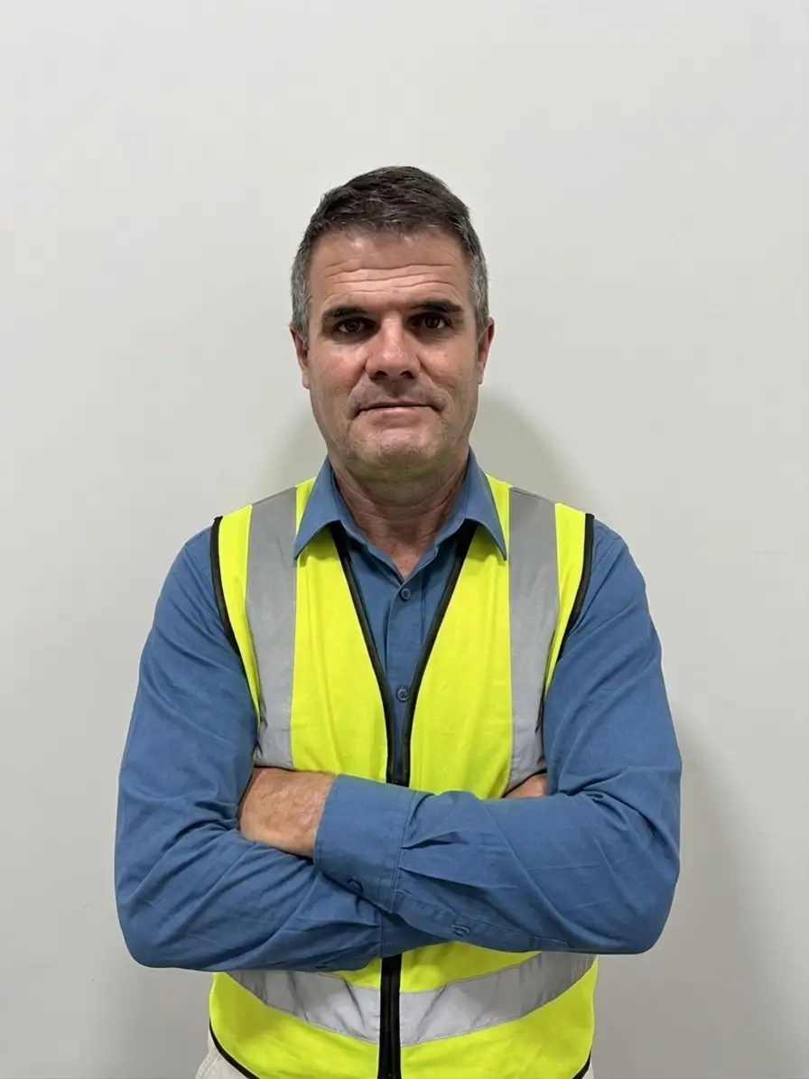 Jair Martins trabalhando